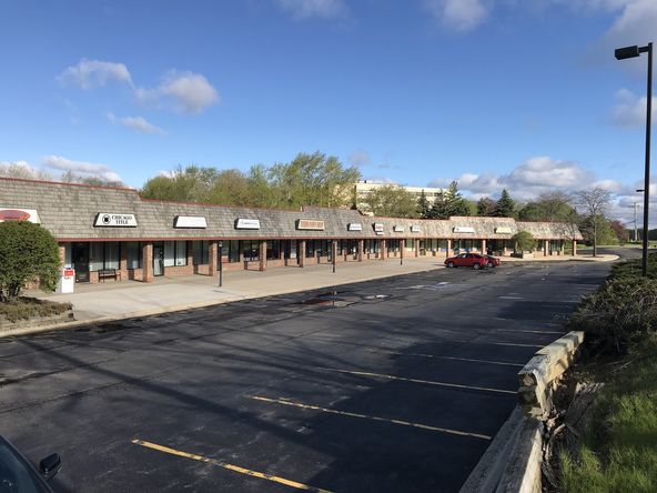 Crossings Plaza: 300 N Milwaukee AVE, Lake Villa, IL 60046